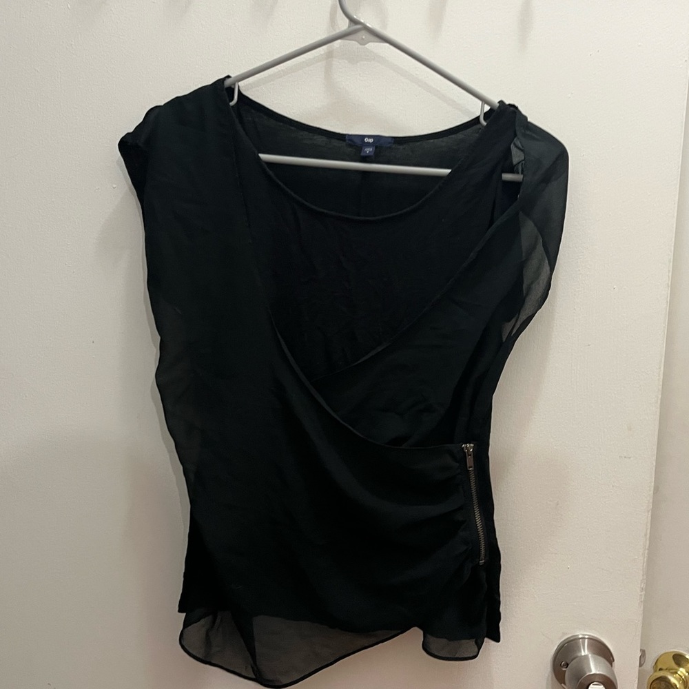 GAP BLACK WRAP TOP